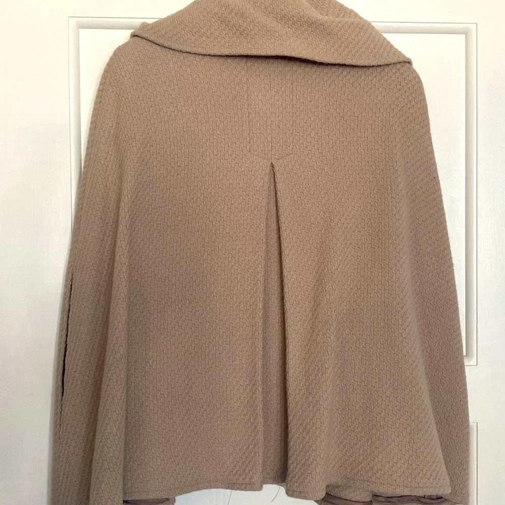 Beth Bowley poncho jacket - Picture 6 of 8